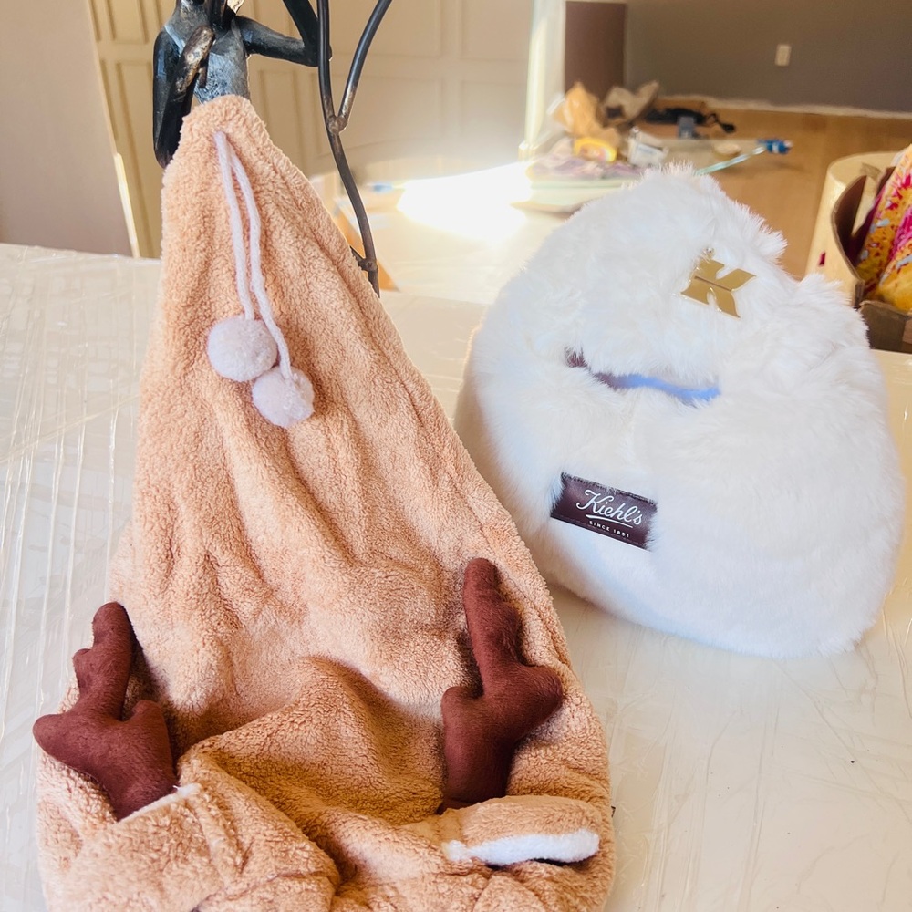 New！ 2Pc Kiehl’s winter gift set(Hair-drying cap+white plush bag)